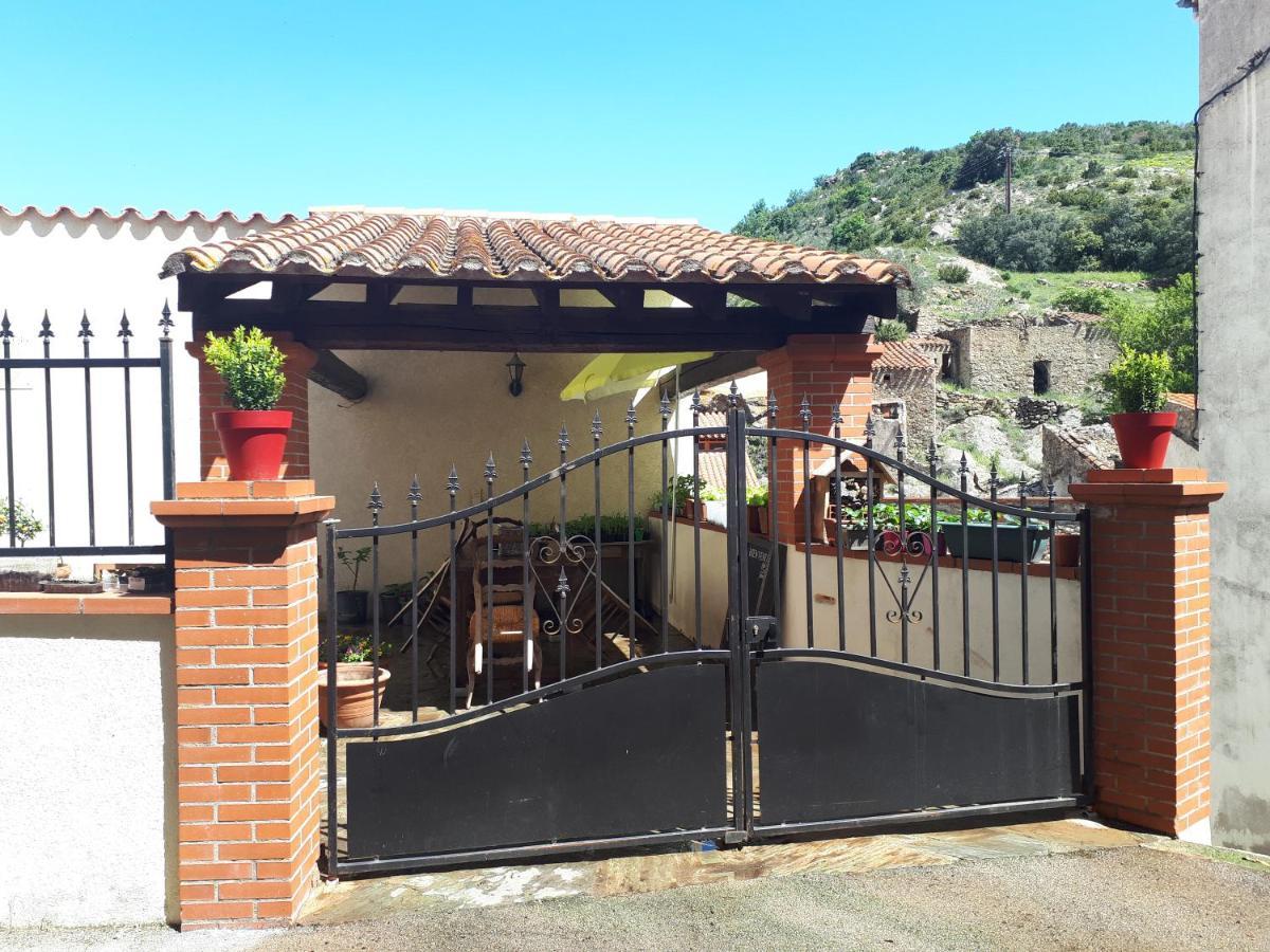 B&B Chambres "Chez Meme Germaine" Caramany Exterior photo